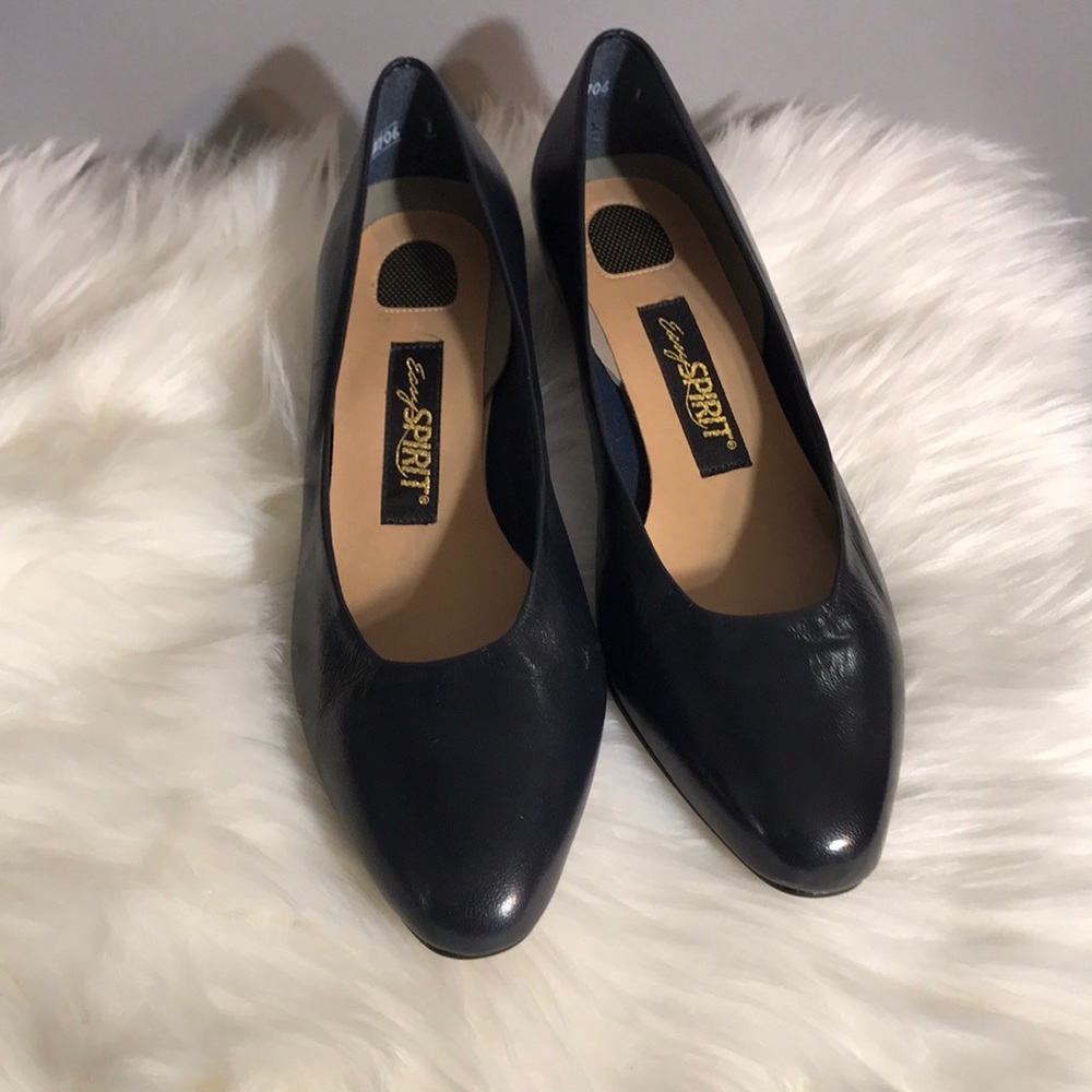 New Navy Blue Easy Spirit, leather upper, low heel